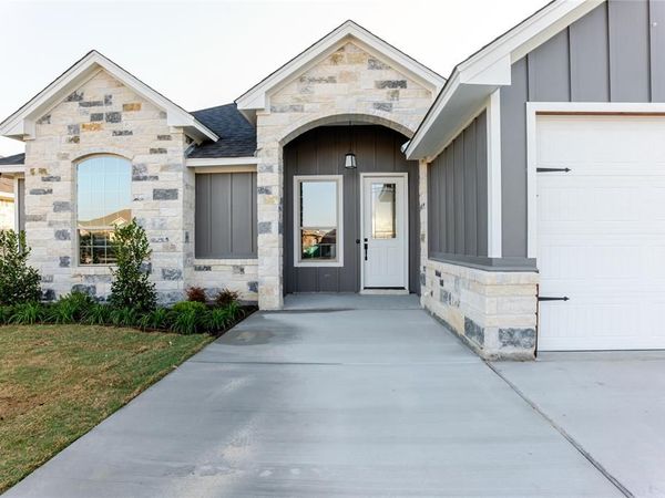 9211 Parkview Circle, Tolar, TX 76476