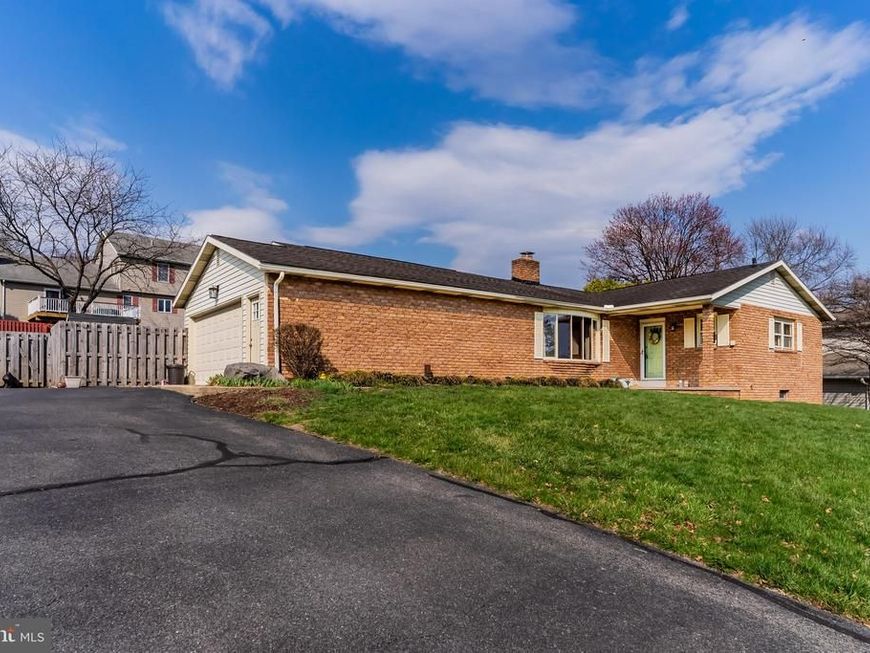 813 Nesbit Drive, Carlisle, PA 17013 Main Photo