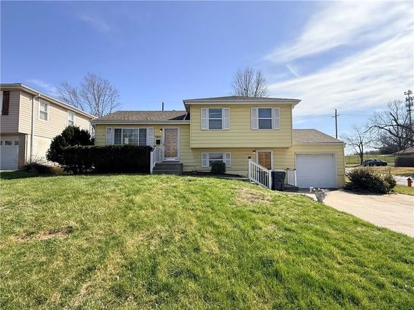 7801 NE San Rafael Drive, Kansas City, MO 64119