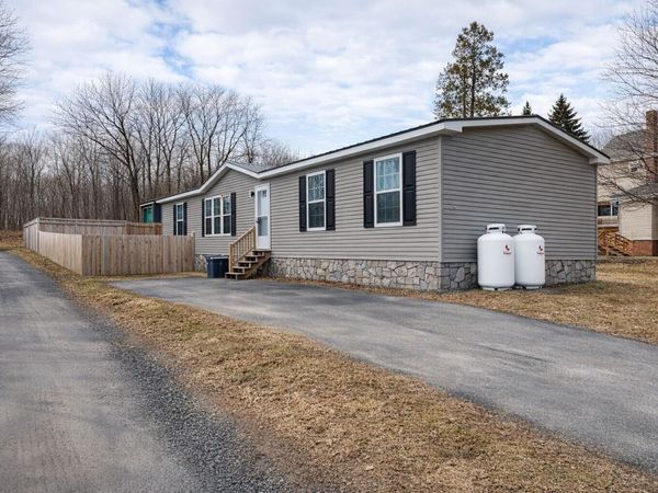 16 W Pleasant Street, Oakland, ME 04963