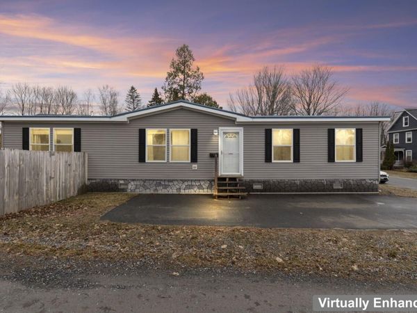 16 W Pleasant Street, Oakland, ME 04963