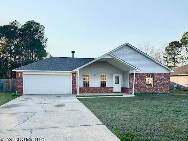 3305 N 8th Street, Ocean Springs, MS 39564