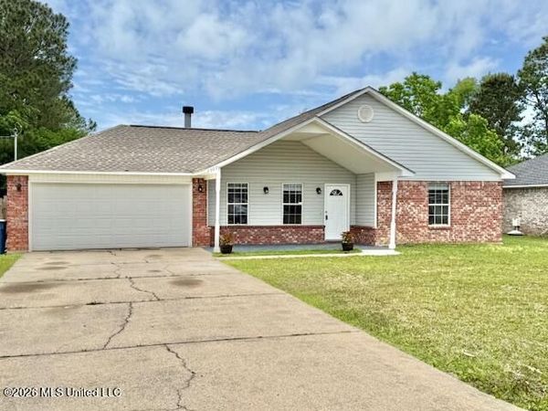 3305 N 8th Street, Ocean Springs, MS 39564