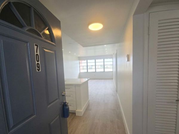 18555 NE 14th Avenue, Unit 709, Miami, FL 33179