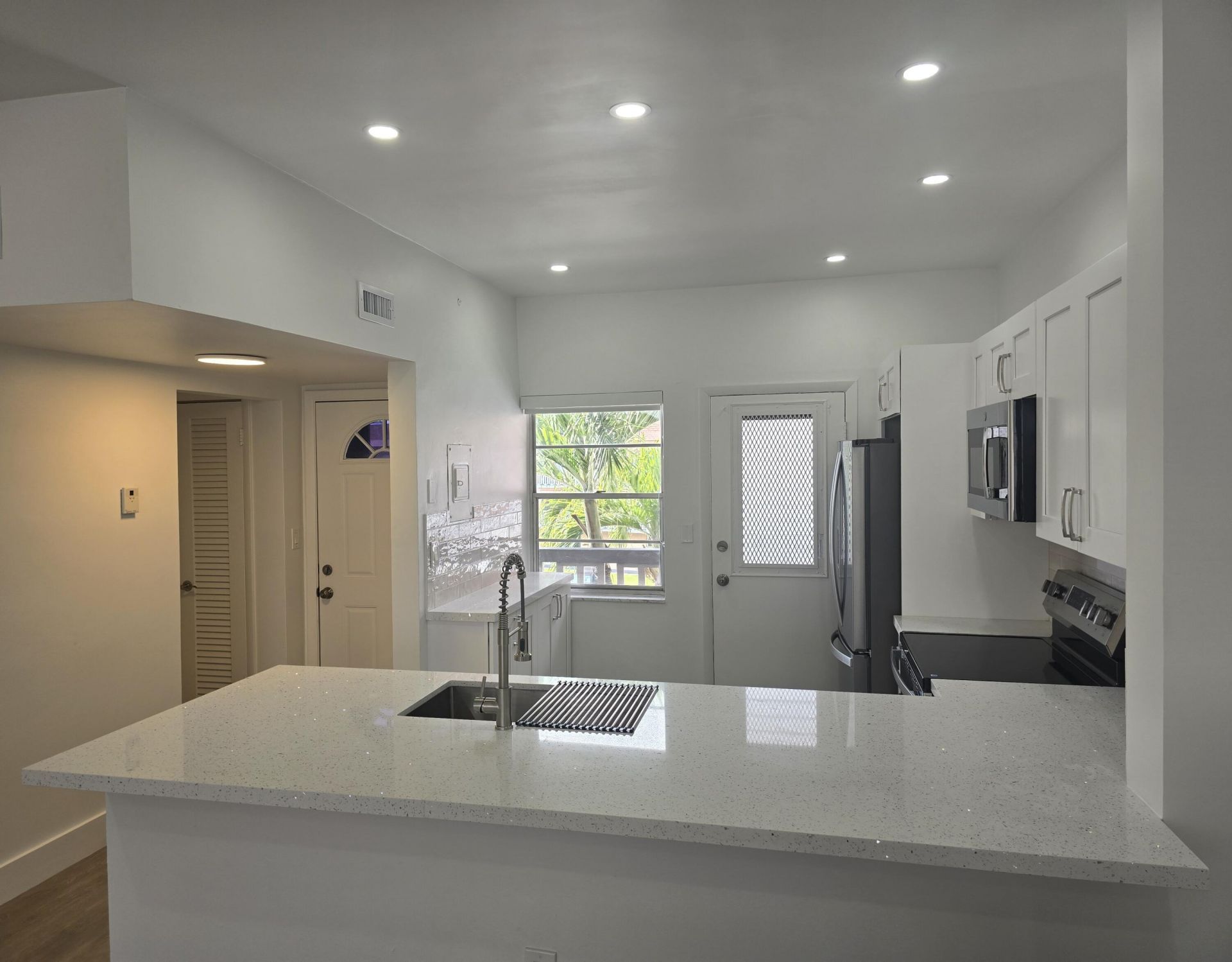 18555 NE 14th Avenue, Unit 709, Miami, FL 33179 Photo