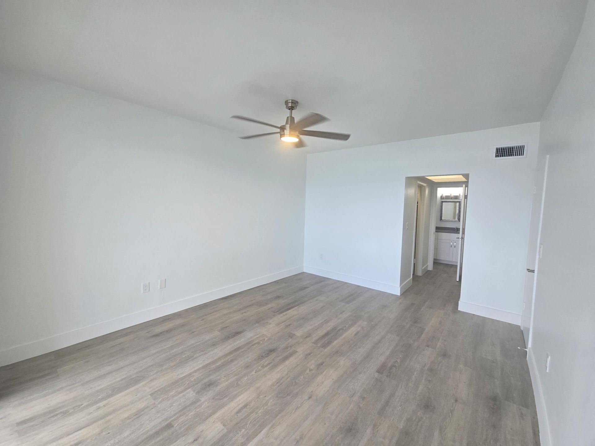 18555 NE 14th Avenue, Unit 709, Miami, FL 33179 Photo