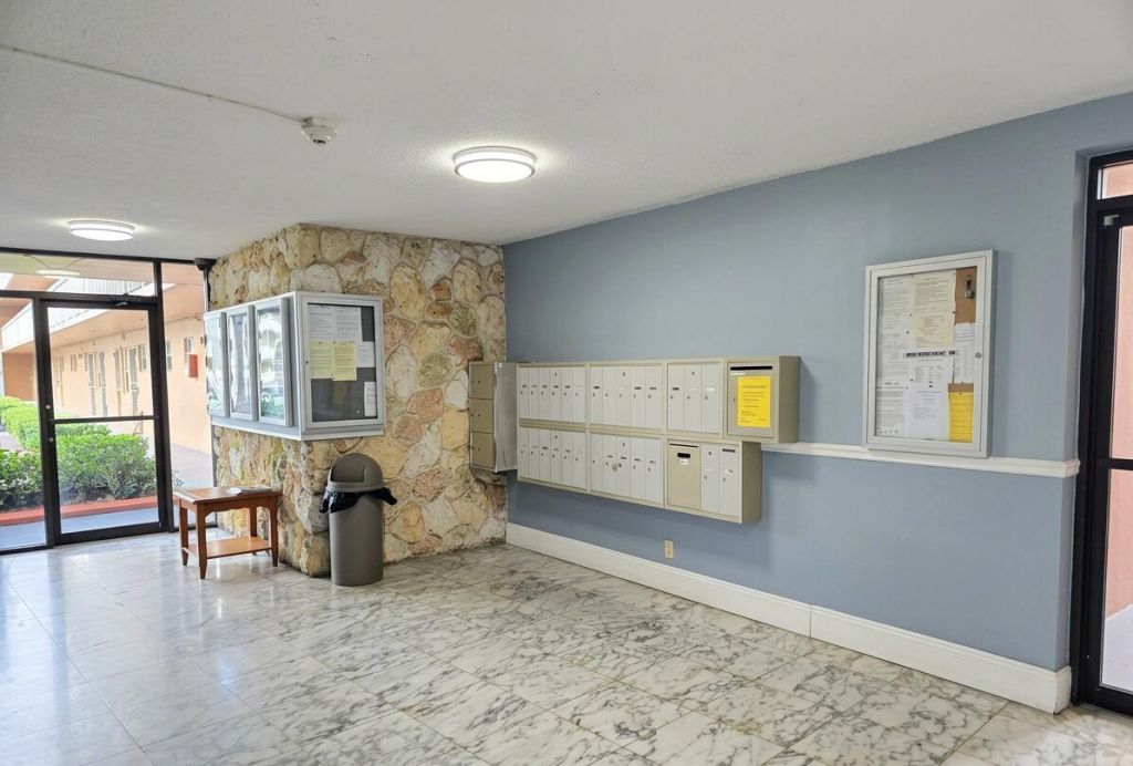 18555 NE 14th Avenue, Unit 709, Miami, FL 33179 Photo