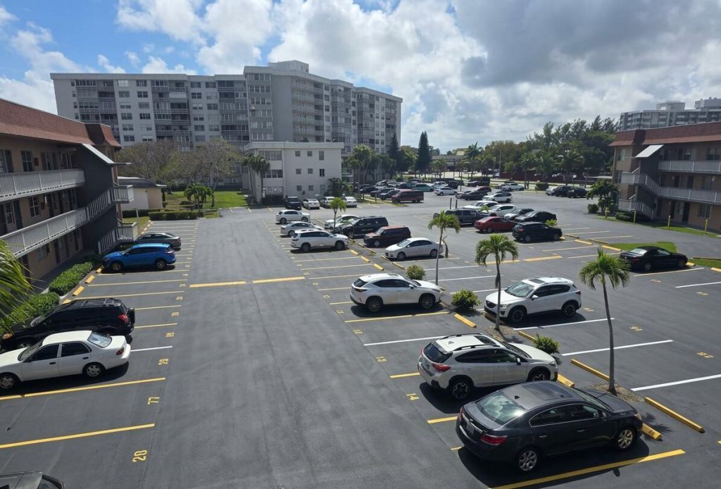 18555 NE 14th Avenue, Unit 709, Miami, FL 33179 Photo