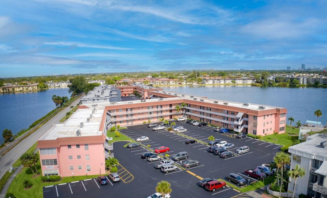 18555 NE 14th Avenue, Unit 709, Miami, FL 33179 Photo