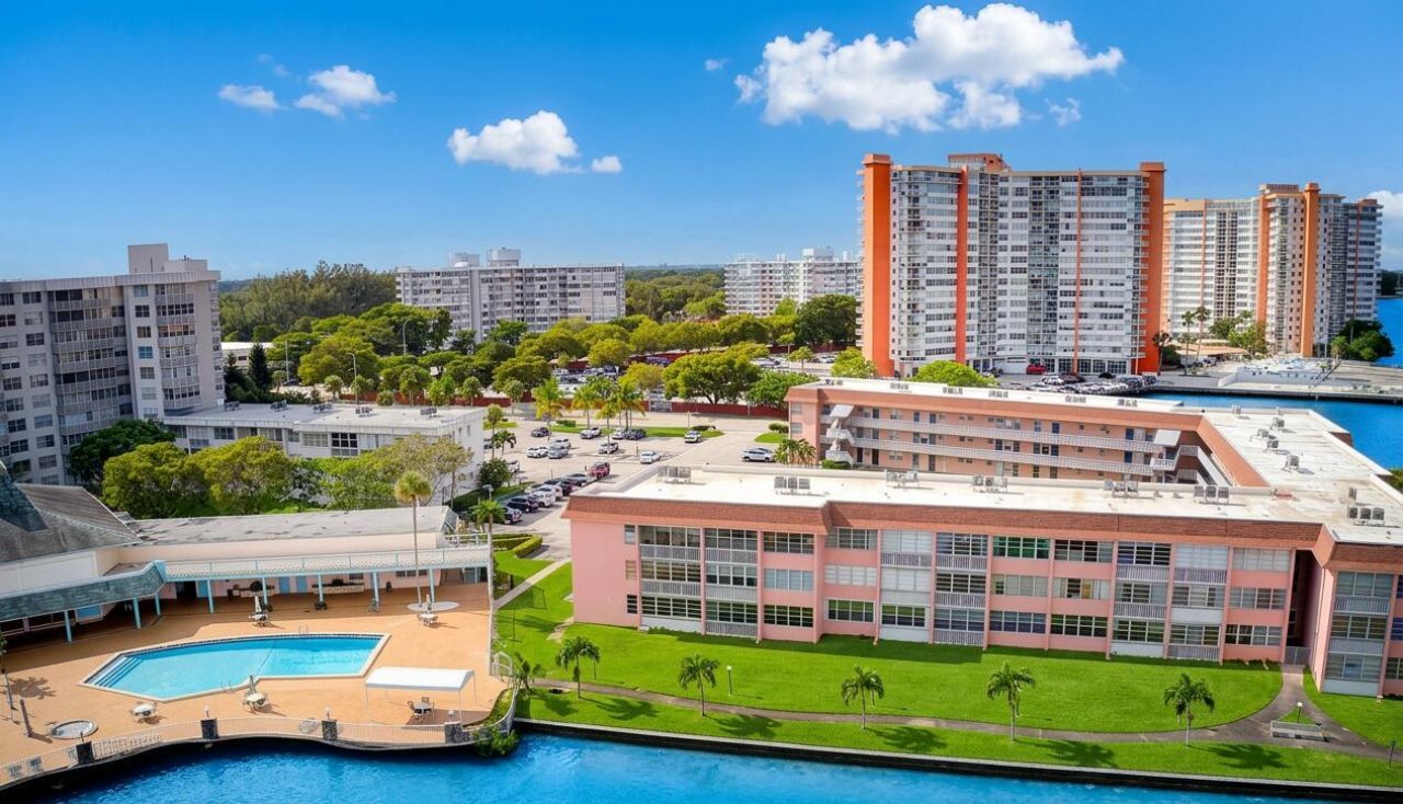 18555 NE 14th Avenue, Unit 709, Miami, FL 33179 Photo