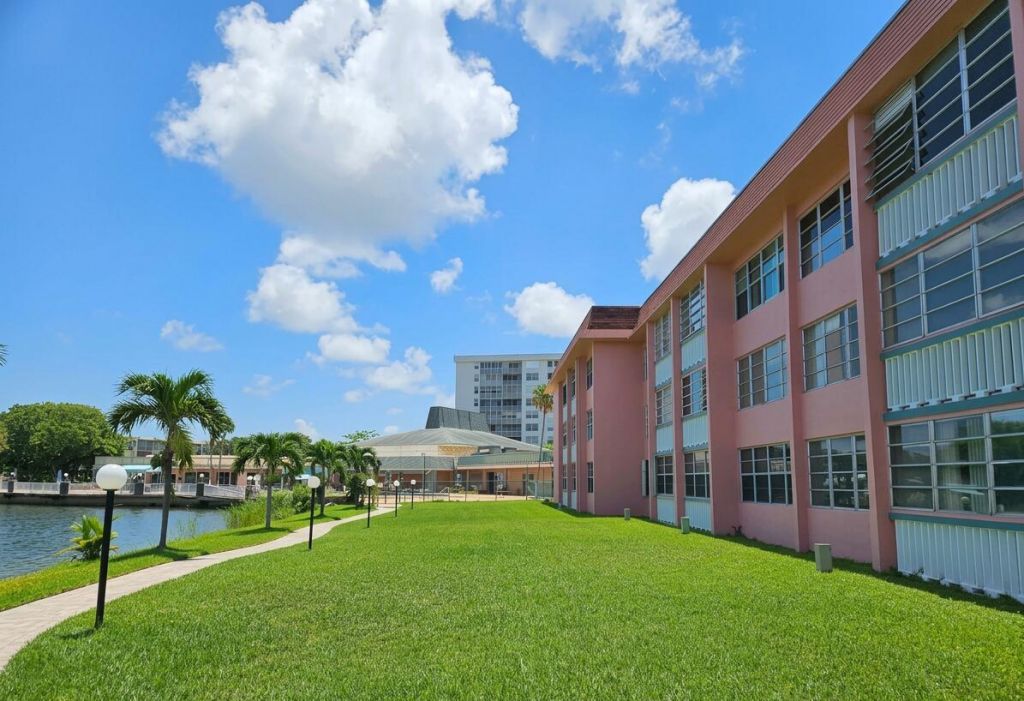 18555 NE 14th Avenue, Unit 709, Miami, FL 33179 Photo