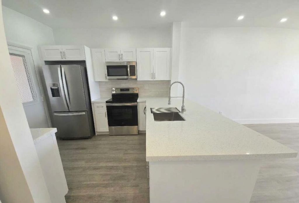 18555 NE 14th Avenue, Unit 709, Miami, FL 33179 Photo