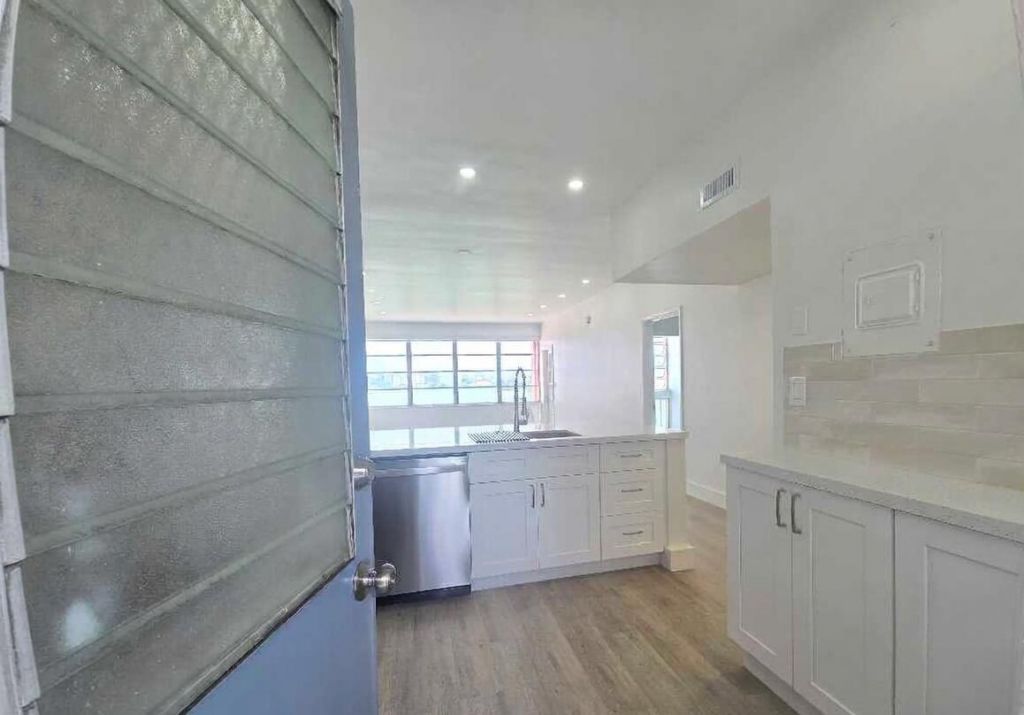 18555 NE 14th Avenue, Unit 709, Miami, FL 33179 Photo