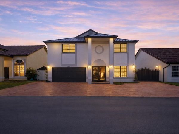 18811 NW 80th Avenue, Hialeah, FL 33015