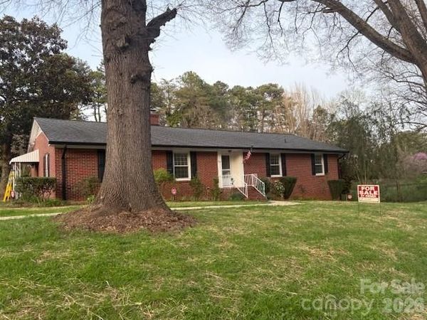 607 12th Avenue NE, Hickory, NC 28601