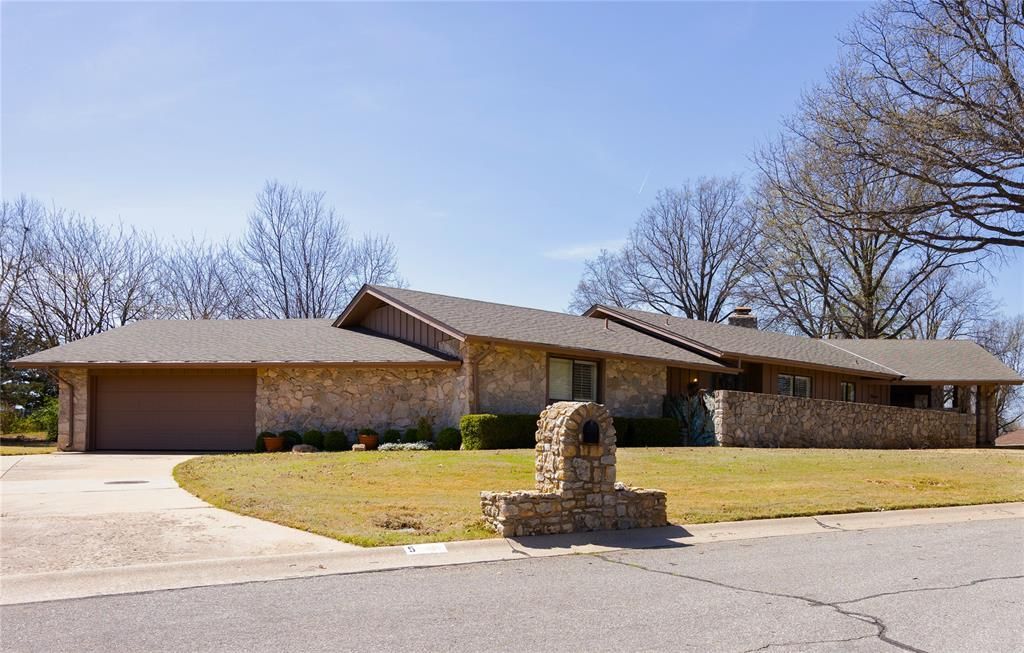 5 Stoneridge Road, Ponca City, OK 74604 Main Photo