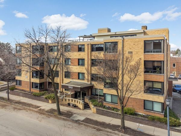 1912 Dupont Avenue S, Unit 405, Minneapolis, MN 55403