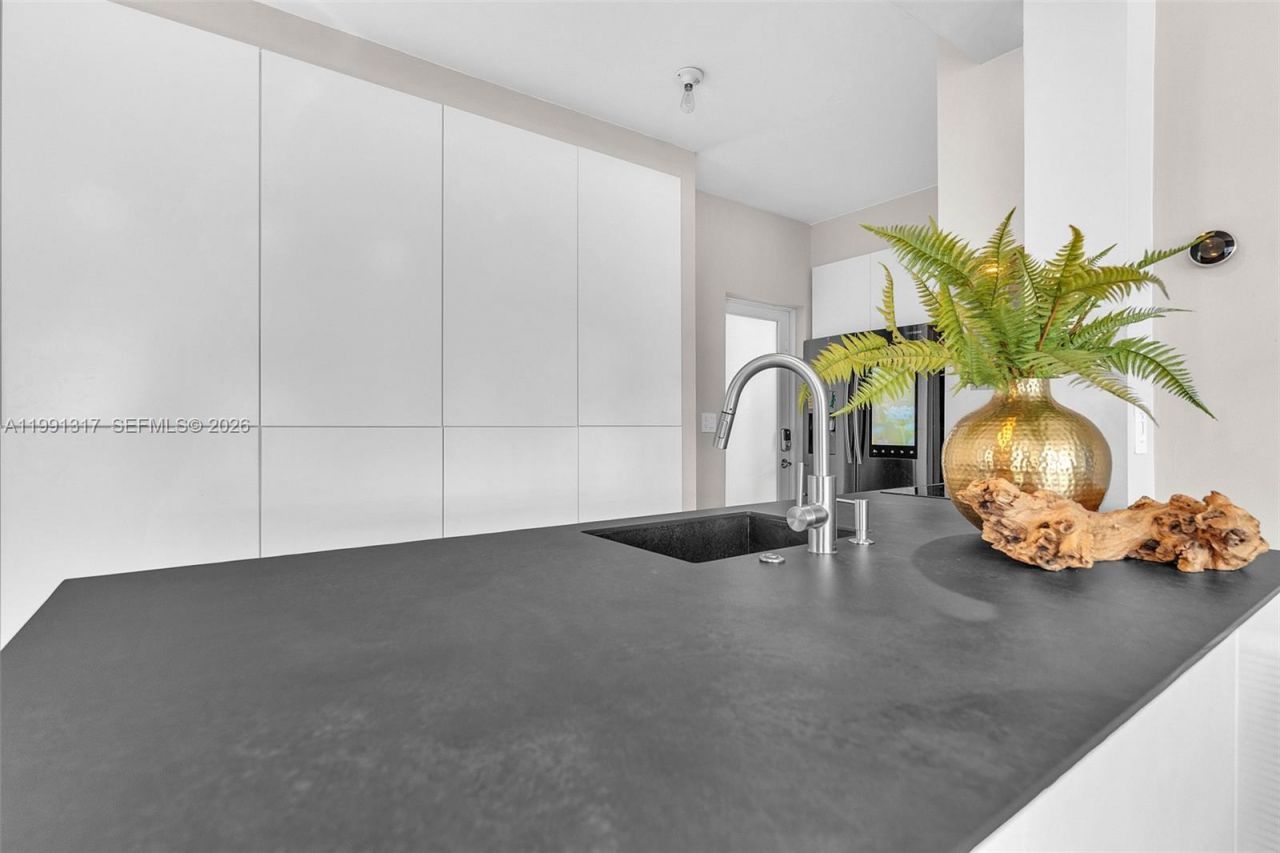 1130 Venetian Way , Unit 1F, Miami Beach, FL 33139 Photo