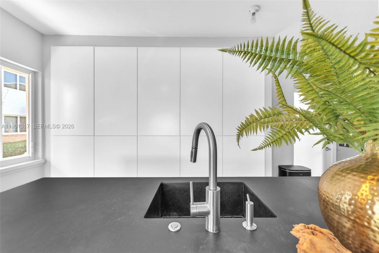 1130 Venetian Way , Unit 1F, Miami Beach, FL 33139 Photo