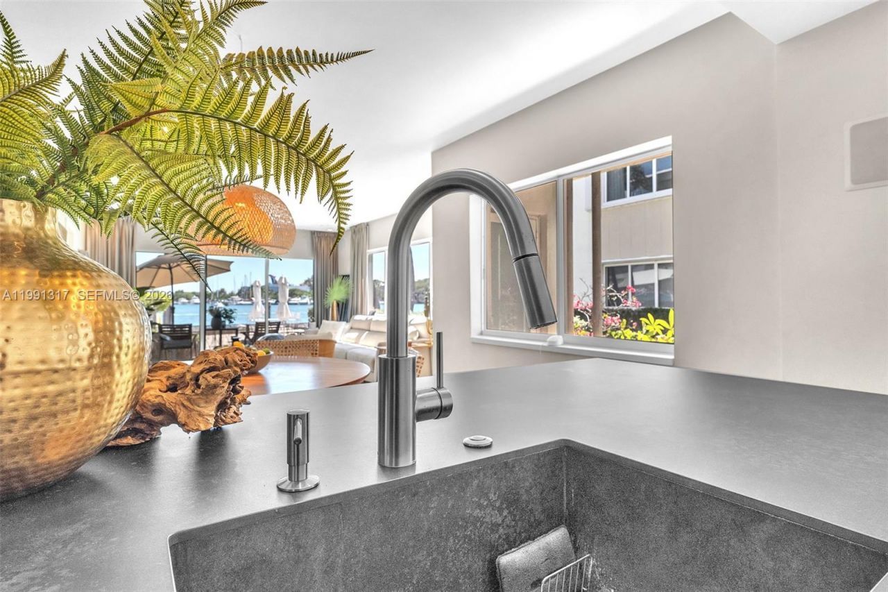 1130 Venetian Way , Unit 1F, Miami Beach, FL 33139 Photo