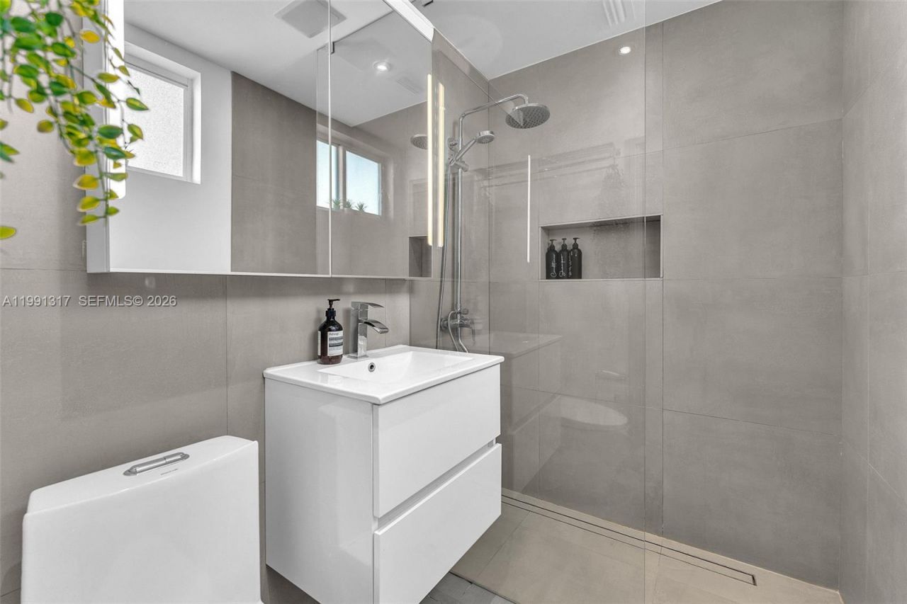 1130 Venetian Way , Unit 1F, Miami Beach, FL 33139 Photo