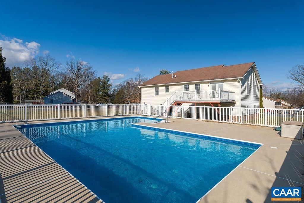 43 DOGWOOD RD, STUARTS DRAFT, VA 24477