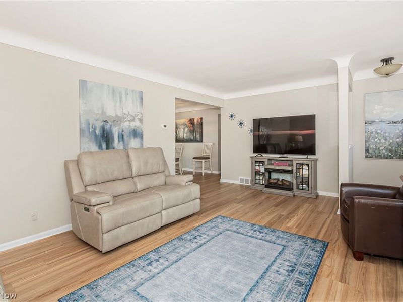 1101 Bonnie Lane, Mayfield Heights, OH 44124 Photo 5