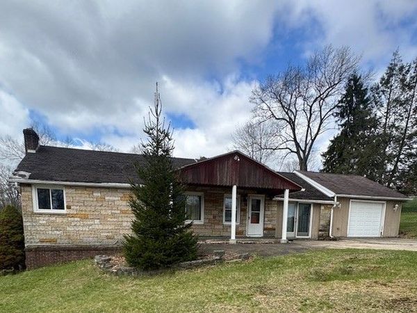 201 Hillvue Dr, Butler, PA 16001