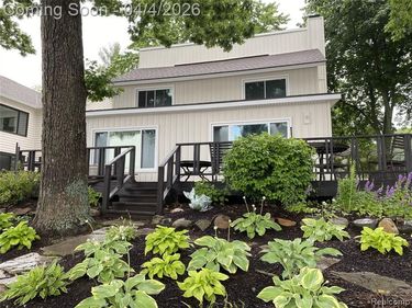 9666 Zukey Drive, Hamburg Twp, MI 48169