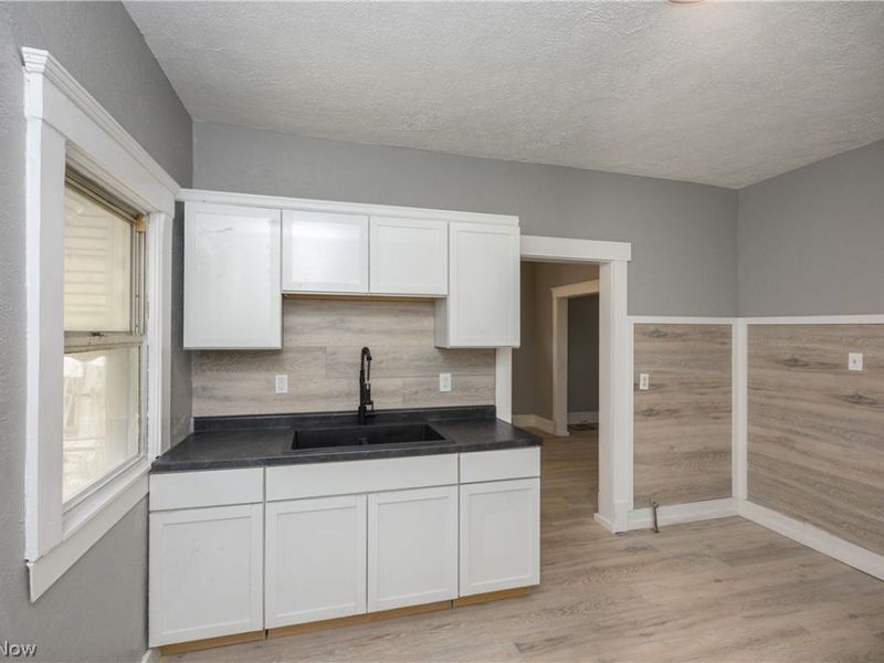 686 E 92nd Street, Cleveland, OH 44108 Photo 6