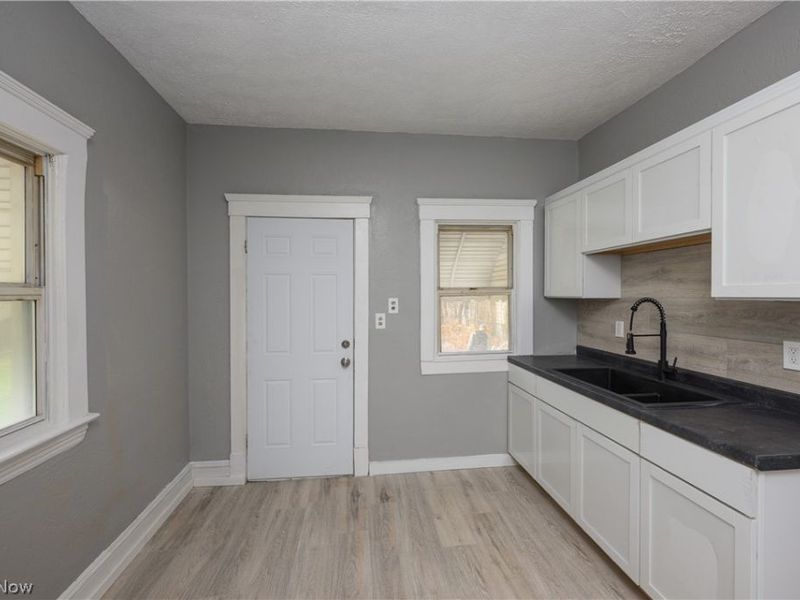 686 E 92nd Street, Cleveland, OH 44108 Photo 7