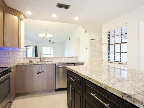 8989 W Sunrise Boulevard, Plantation, FL 33322