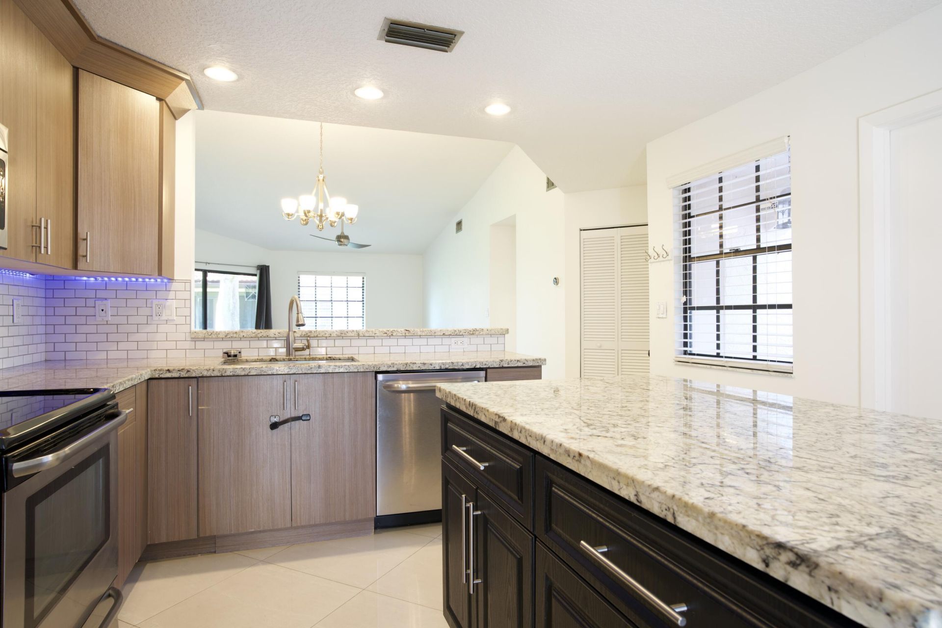 8989 W Sunrise Boulevard, Plantation, FL 33322 Photo