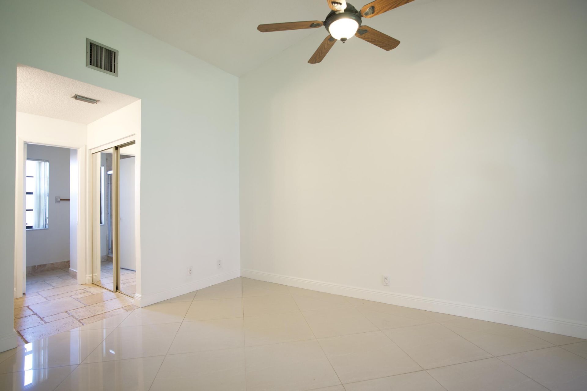 8989 W Sunrise Boulevard, Plantation, FL 33322 Photo