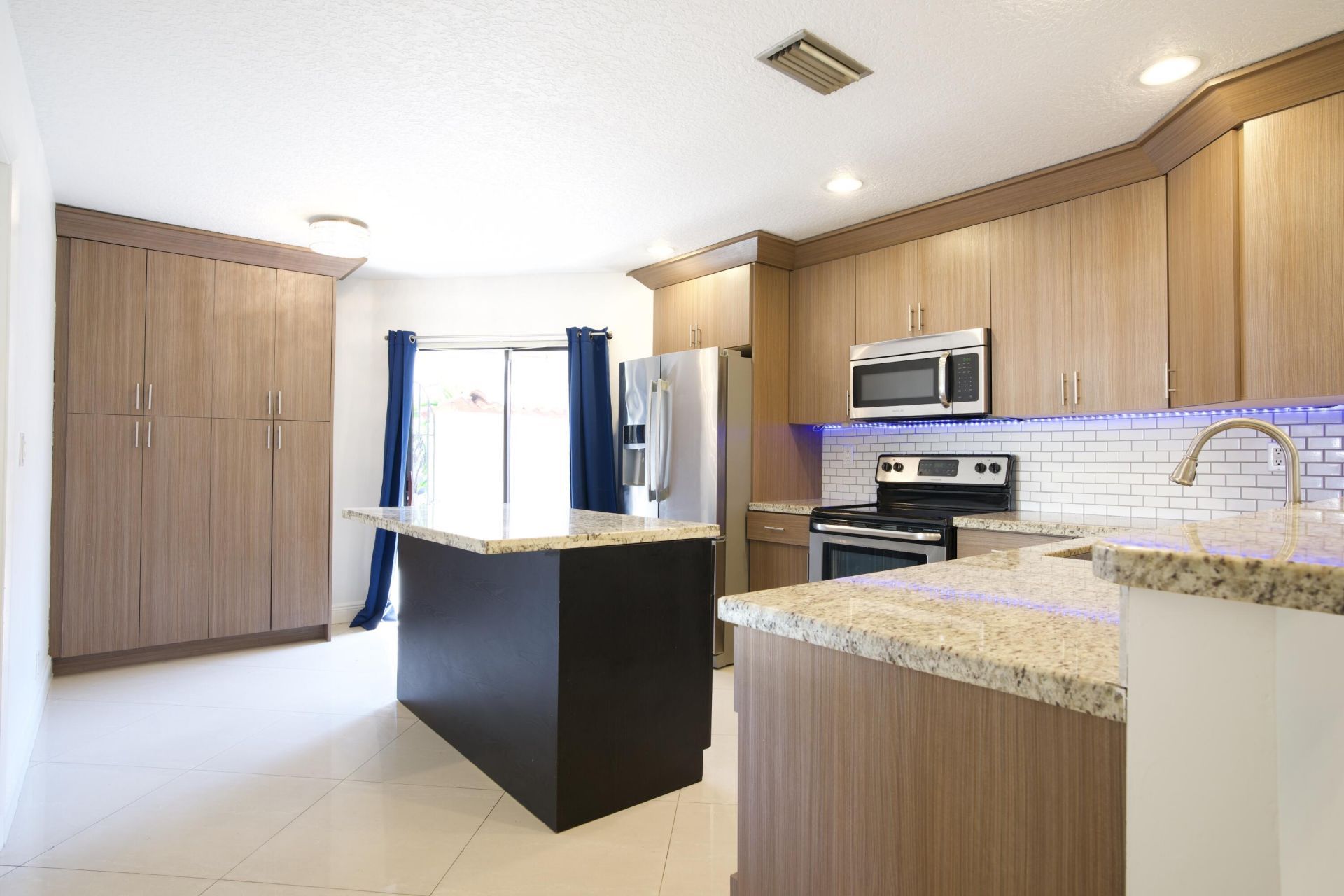 8989 W Sunrise Boulevard, Plantation, FL 33322 Photo