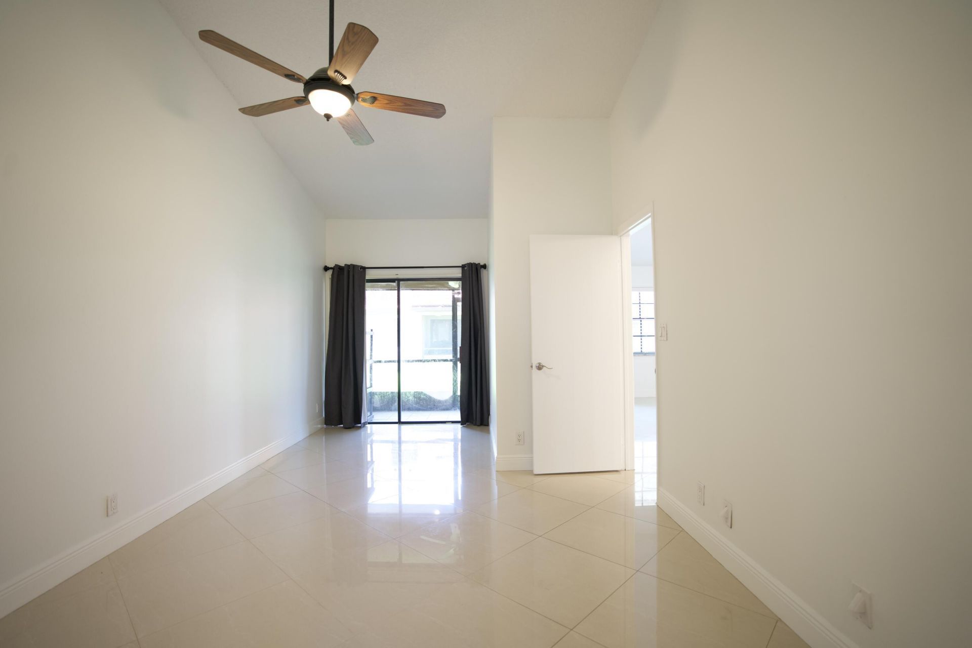 8989 W Sunrise Boulevard, Plantation, FL 33322 Photo