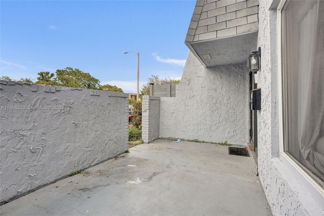 7402 NW 75th St , Tamarac, FL 33321 Photo