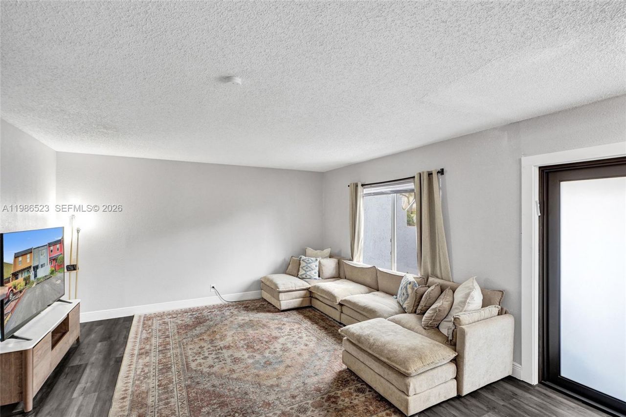 7402 NW 75th St , Tamarac, FL 33321 Photo