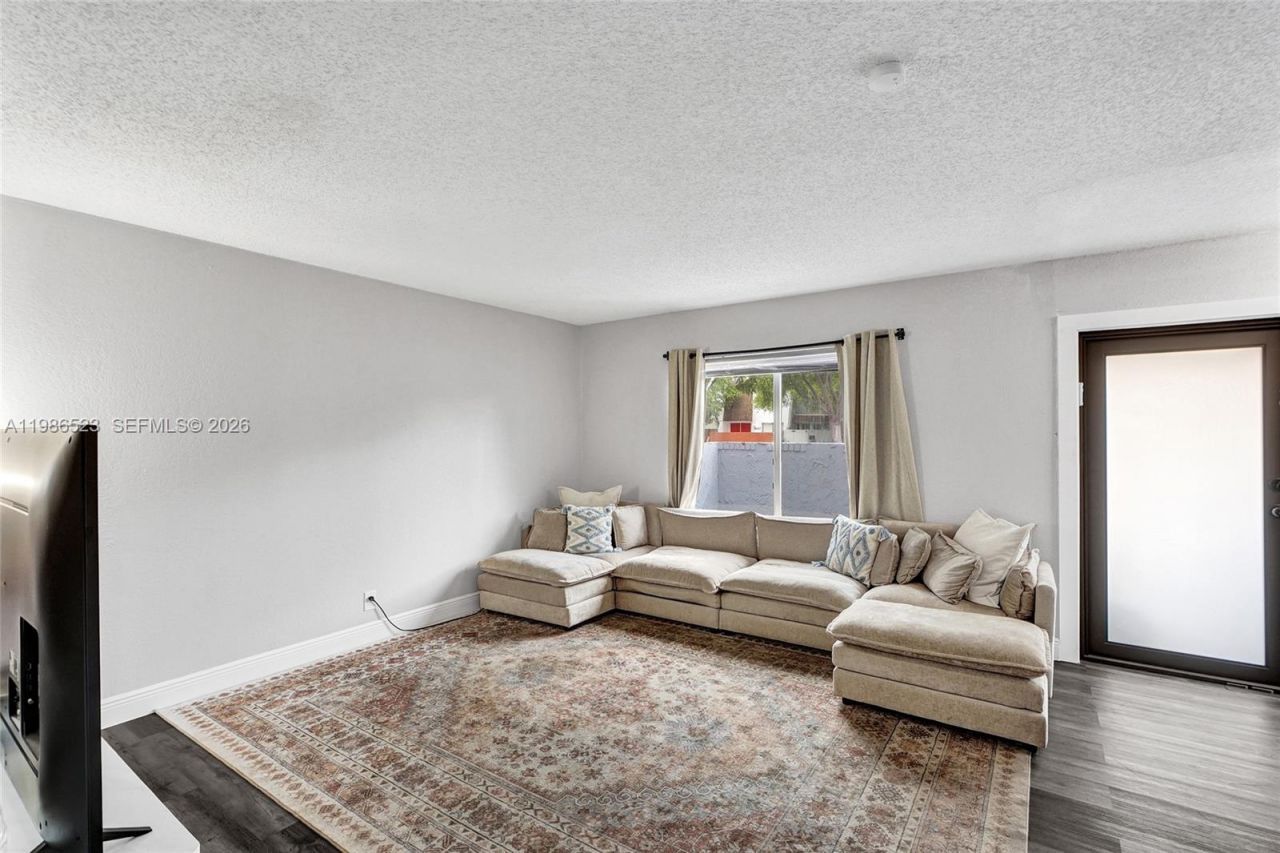 7402 NW 75th St , Tamarac, FL 33321 Photo