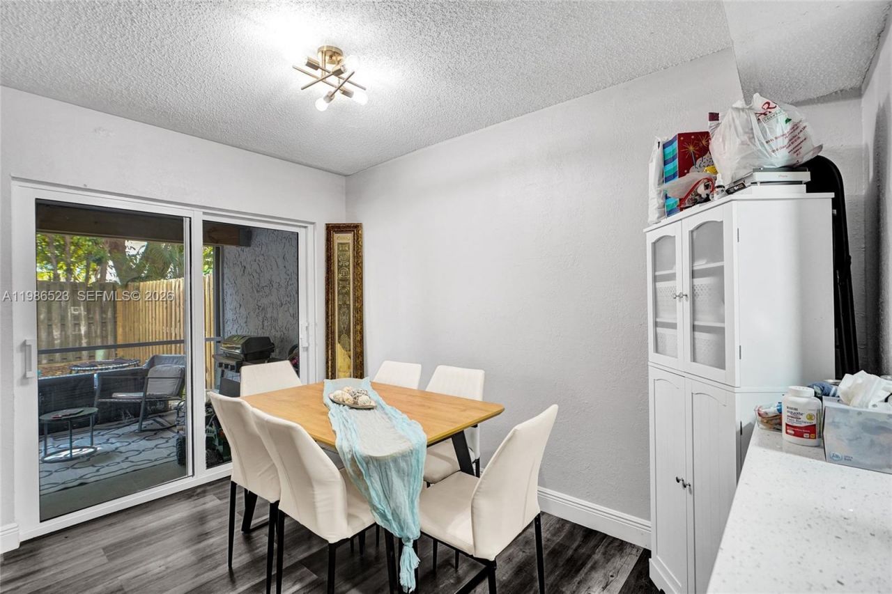 7402 NW 75th St , Tamarac, FL 33321 Photo