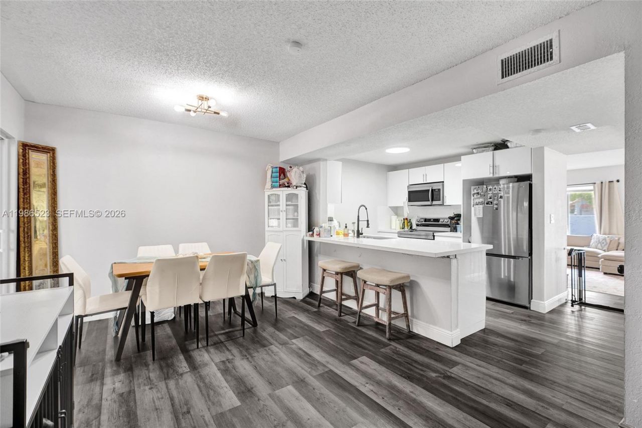 7402 NW 75th St , Tamarac, FL 33321 Photo