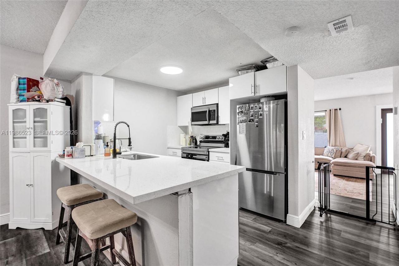 7402 NW 75th St , Tamarac, FL 33321 Photo