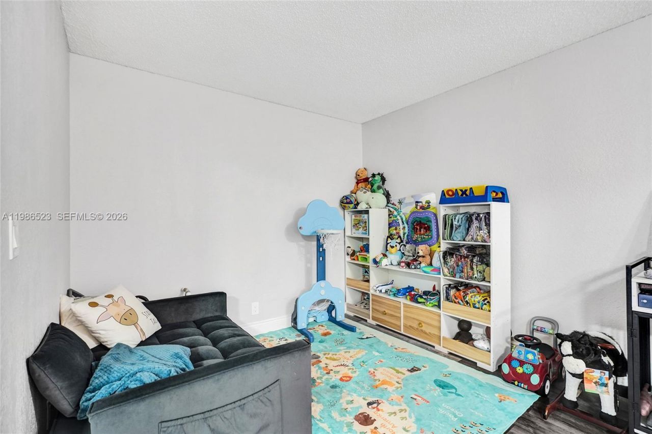 7402 NW 75th St , Tamarac, FL 33321 Photo