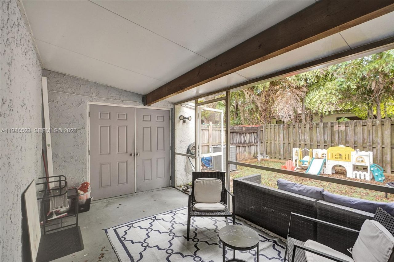 7402 NW 75th St , Tamarac, FL 33321 Photo