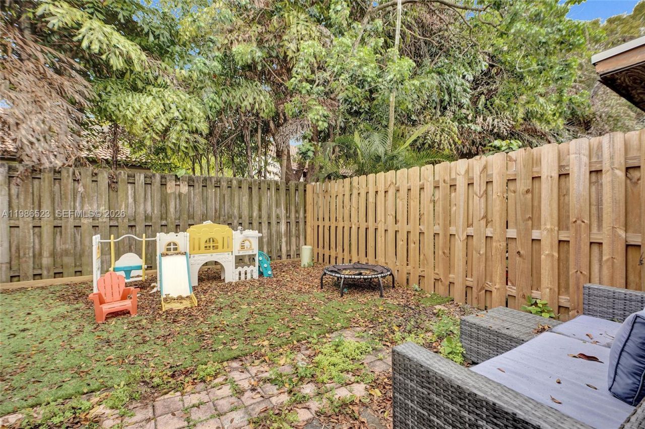 7402 NW 75th St , Tamarac, FL 33321 Photo