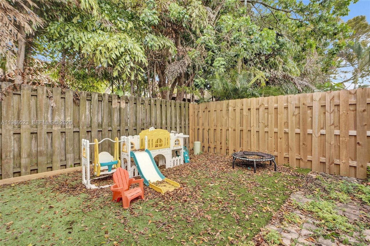 7402 NW 75th St , Tamarac, FL 33321 Photo