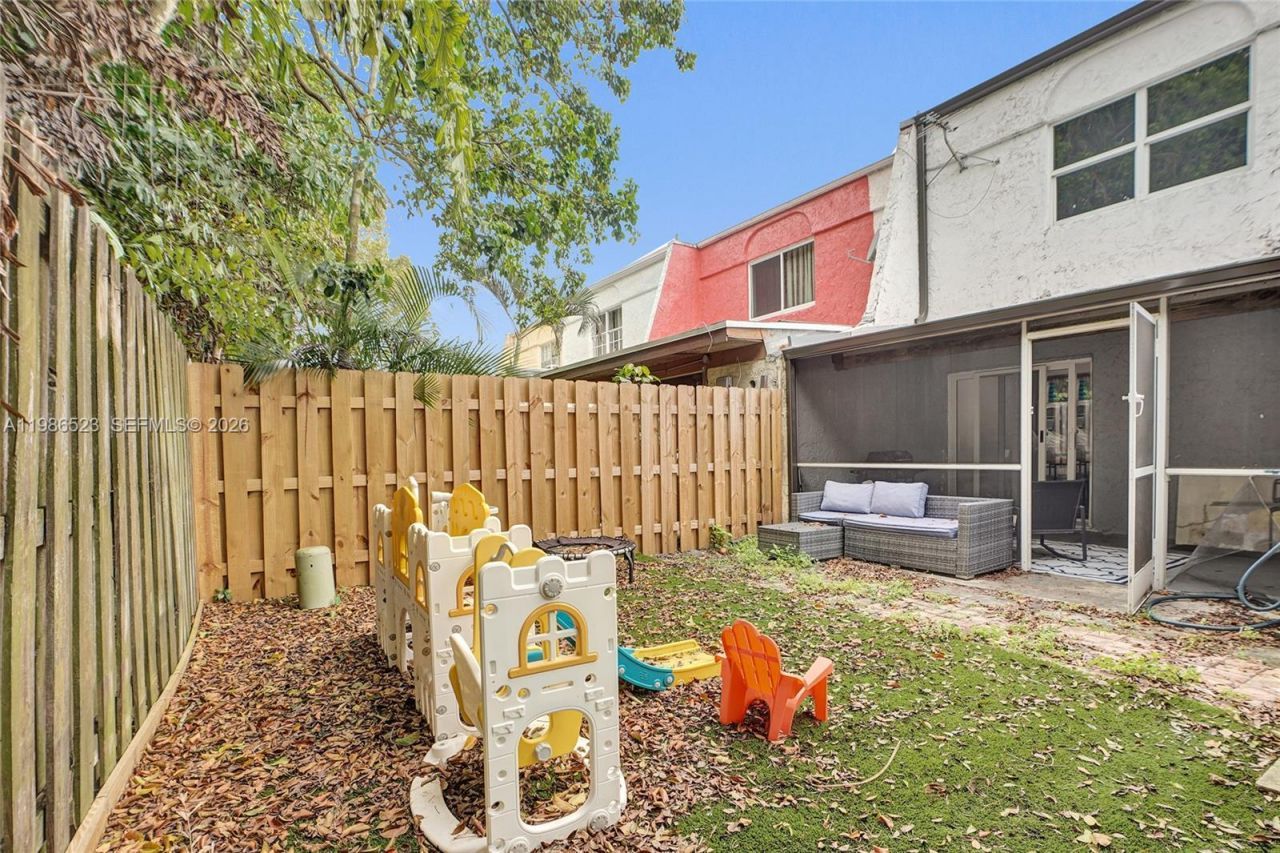 7402 NW 75th St , Tamarac, FL 33321 Photo