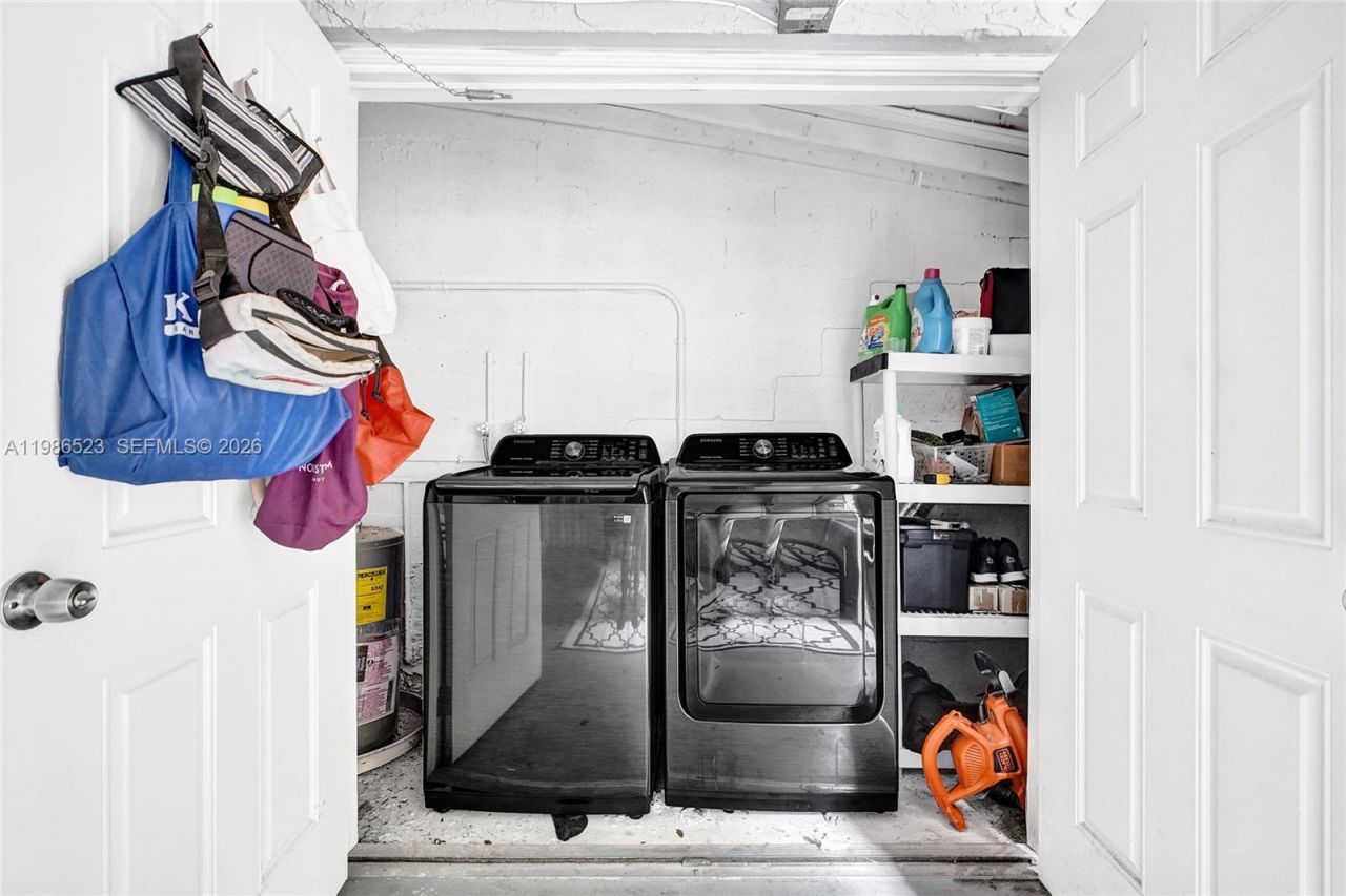 7402 NW 75th St , Tamarac, FL 33321 Photo