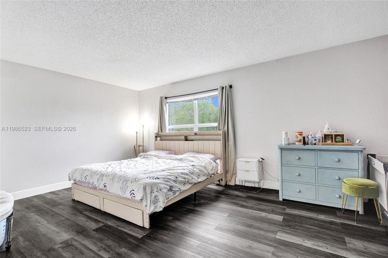 7402 NW 75th St , Tamarac, FL 33321 Photo