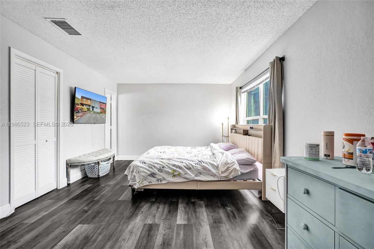 7402 NW 75th St , Tamarac, FL 33321 Photo